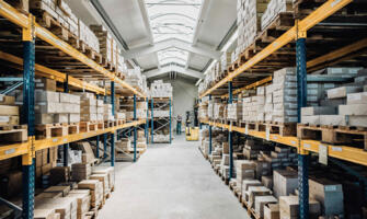 Druckerei Lager mit Hochregal