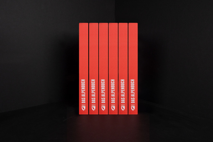 Alpenbuch mit Buchrücken