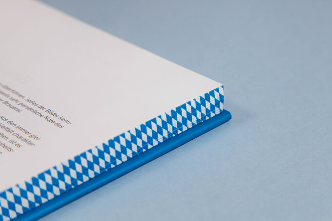 Farbschnitt mit Motiv und Heißfolienprägung Beispiel