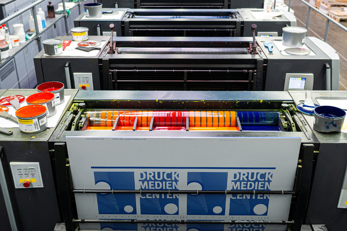 Vorbereitung zum Irisdruck mit Druckplatte