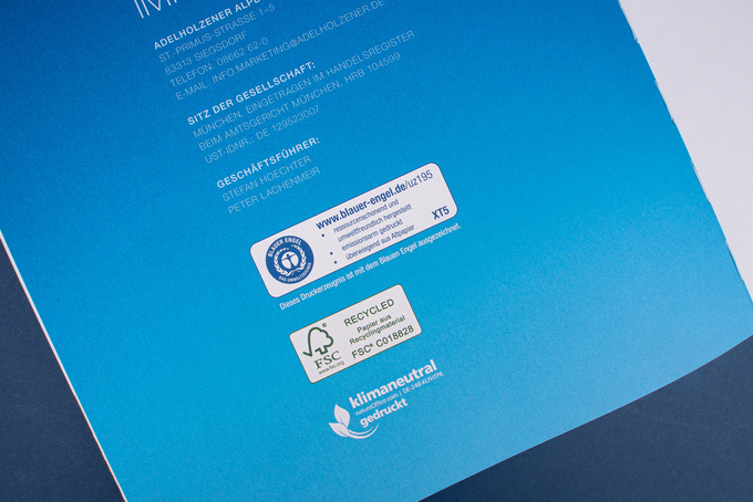 Printprodukt mit Blauer Engel, FSC und Klimaneutral