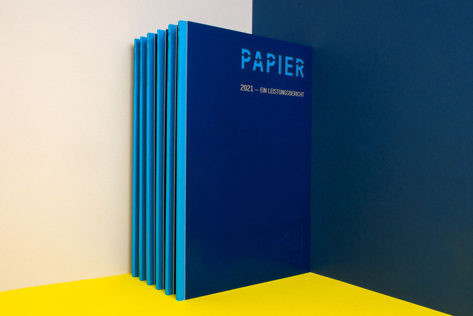 Steifbroschur mit Laserstanzung