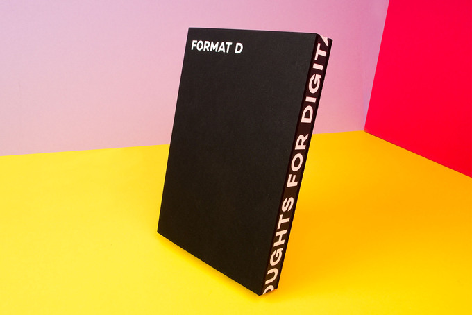 Steifbroschur mit schwarze Deckel