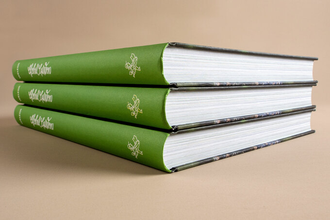 Hardcover Buch mit rundem Rücken und Heißfolienprägung