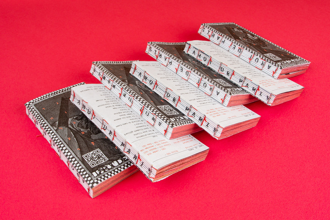 offene Fadenheftung liegt auf Colorplan pink