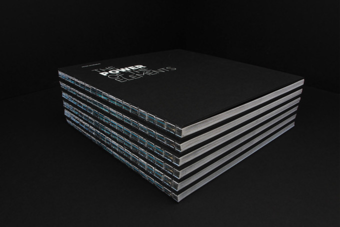 Steifbroschure als offene Fadenheftung gefertigt