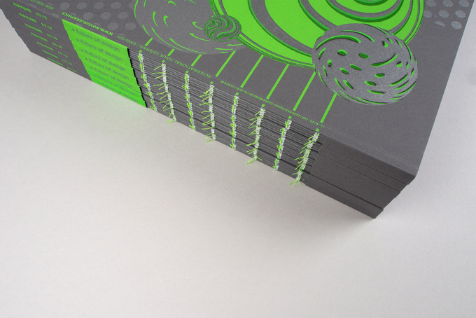 halboffene Fadenheftung mit Neonfäden