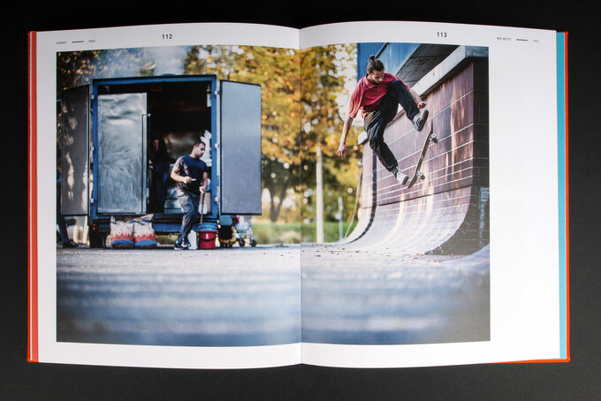 Hardcover Buch oranges Leinen Irisleinen Prägung