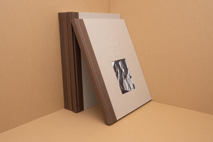 Buch mit Graupappe und Leinen