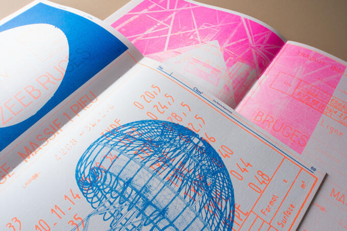 3 Pantonefarben in Kombination, Pantone 801, Pantone 804 und Pantone 806 auf Naturpapier